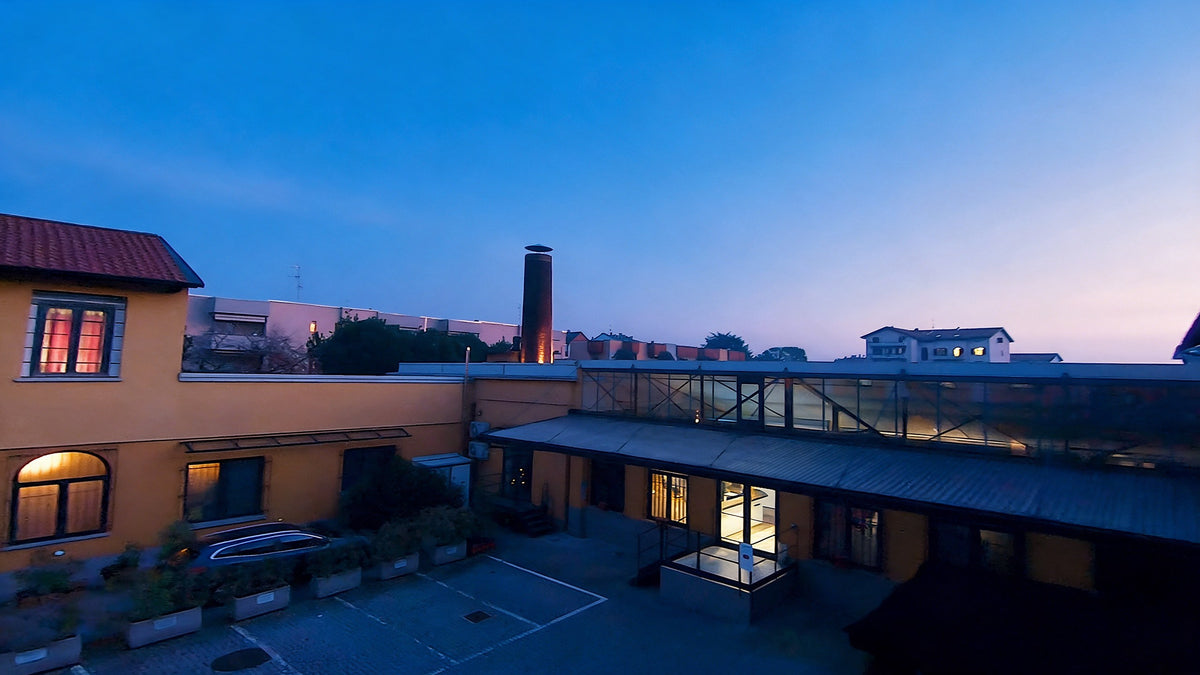 La sede BONESWIMMER di Gallarate all’ora blu (dal video di Aerial Age)